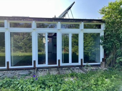 Architekten-Doppelhaushälfte kernsaniert mit 2,5 Zimmern und Garten