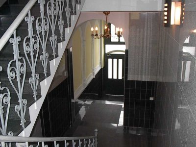 U 6-Quadrat, 5 ZKB, 2 Balkone im historischen Kulturdenkmal, WG-geeignet