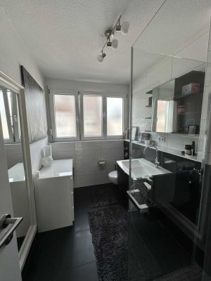 All inclusive 3,5-Maisonettewohnung /Küche /2 Bäder / Klimananlage /begehbarer Kleiderschrank/möbl.