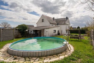 Großes Zweifamilienhaus mit viel Potential auf tollem Eckgrundstück und vielen Annehmlichkeiten, 4 k