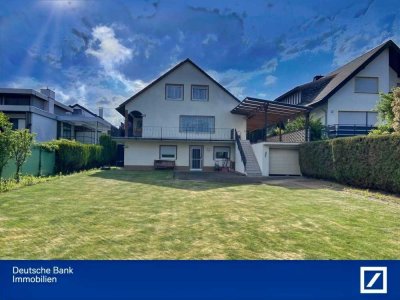 Großzügiges Familienanwesen mit Weitblick,  Einliegerwohnung & großem Garten dazu 2 Garagen