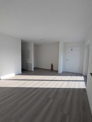 Erstbezug nach Kernsanierung: helle 2-Zimmer-Wohnung mit Balkon