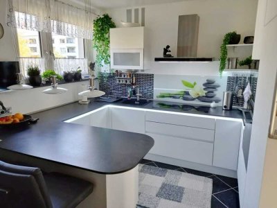 Neue Vahr- Süd: Top renovierte 3-Zimmer-Wohnung mit Wohnküche und Südbalkon