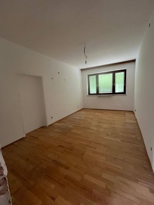 wunderschone neu renovierte Erdgeschosswohnung