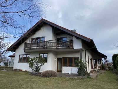 Großzügige 4,5 Zi.-EG Wohnung in idyllischer Ortsrandlage!