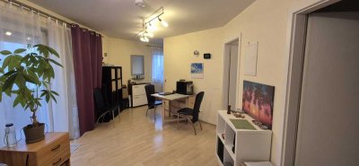 Stilvolle, neuwertige 2-Zimmer-Wohnung mit Balkon und EBK in Ditzingen