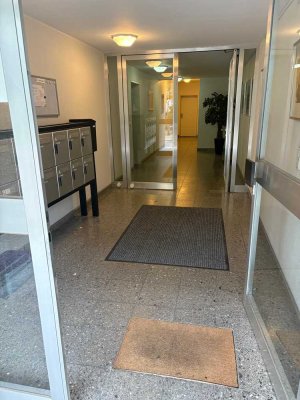 Mülheim an der Ruhr, Mitte, schöne, helle 2 Zi. K,D,B, Wohnung, große Dachterrasse / Gartenseite