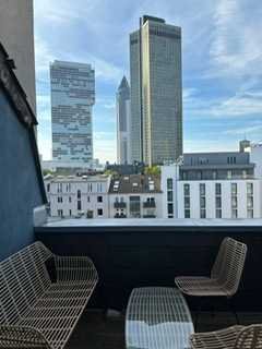 Exklusive, neuwertige 2-Zimmer-Penthouse-Wohnung mit Terrasse und EBK in Frankfurt am Main