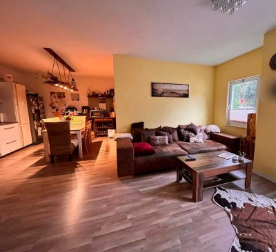Grosszügige 5-Raumwohnung im Zweifamilienhaus (Oelsnitz)
