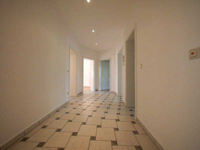 Familiennest: 4-Raumwohnung mit großem Balkon