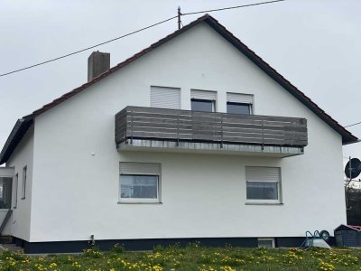 Ansprechende 4-Zimmer-DG-Wohnung mit gehobener Innenausstattung mit EBK in Scharenstetten