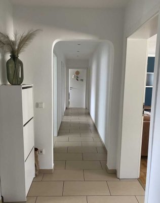 Geschmackvolle 4-Zimmer-Wohnung mit Balkon Mitten in Bielefeld