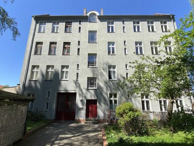 Renovierungsbedürftige 1 Zimmer Erdgeschosswohnung nahe Bahnhof Lichtenberg