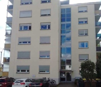 Schöne, sonnige Wohnung mit Garage....