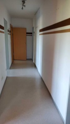 Helle, gepflegte 3-Zimmer-Wohnung mit  Balkon in Gräfenberg , Garage