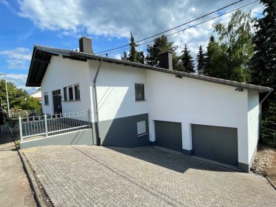 Einfamilienhaus mit Einliegerwohnung und 2 Garagen, Provisionsfrei