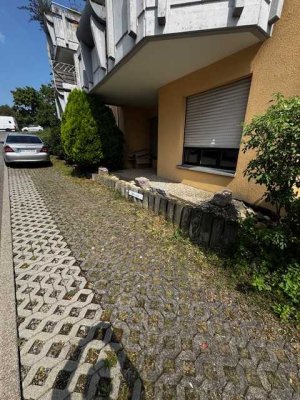 Renovierungsbedürfige 3 Zi. Erdgeschoss-Wohnung mit Terrasse sowie PKW-Außenstellplatz in Ehningen