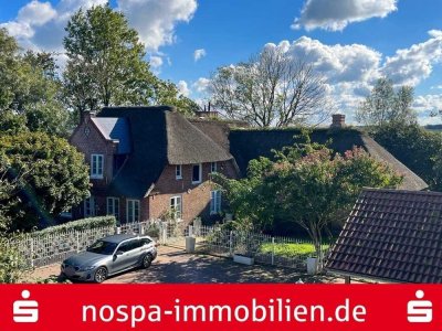 Liebevoll restauriertes und landschaftstypische Reetdachanwesen nahe der Kreisstadt Husum