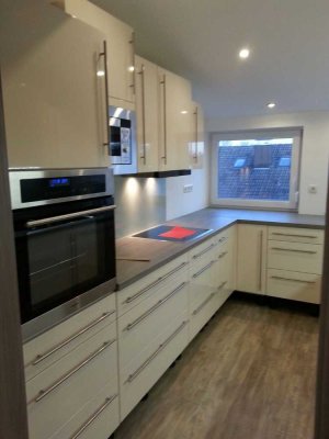 Stilvolle, modernisierte 3,5-Raum-DG-Wohnung mit geh. Innenausstattung mit Balkon und EBK in Burgau