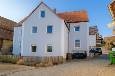 Modernisierte Dachgeschosswohnung in Lauf/Simonshofen – stilvoll, effizient, rentabel