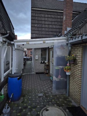 Doppelhaushälfte mit 3 Zimmern und Gartenhaus