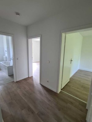 Alles neu! Top 3,5 Raum Wohnung mit Balkon in ruhiger und zentraler Lage! Neues Bad!