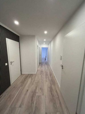 Helle 2,5-Zimmer-Dachgeschosswohnung in Oberhausen Altstaden– 72 m², sofort bezugsfrei