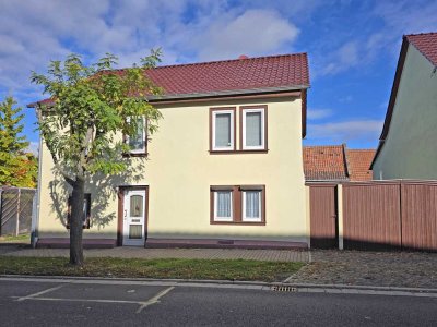 Einfamilienhaus mit Scheune – ideal für Handwerker