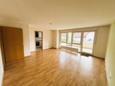 Schöne 3,5 Zimmer-Wohnung mit Balkon, TG-Stellplatz + Aussenstellplatz und neuer Einbauküche
