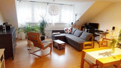 Attraktive, große 2 Zimmer Dachgeschoßwohnung mit Einbauküche und Tiefgarage stadtnah, und ruhig.