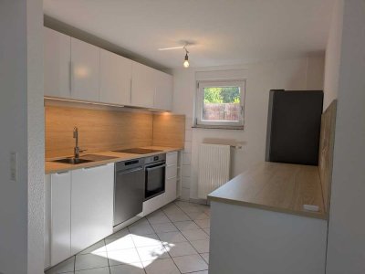 Helle, großzügige Souterrainwohnung mit Terrasse