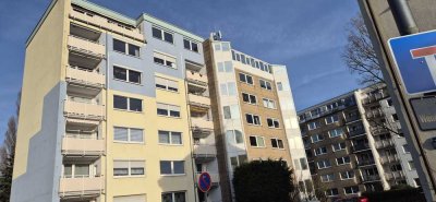 Attraktive 3-Zimmer-Wohnung in  Oberursel mit Balkon/Loggia, Feldrandlage, S-Bahn Nähe