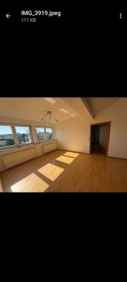 Schöne 2-Zimmer-Dachgeschosswohnung mit Loggia in Solingen