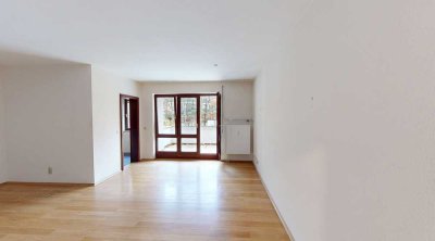 2‑Zimmer‑Wohnung mit zwei Balkonen in grüner Umgebung