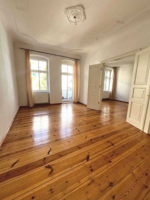 ALTBAUJUWEL MITTEN IM BÖTZOWVIERTEL MIT BALKON UND AUFZUG
