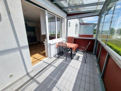 2-Zimmer-Wohnung mit verglaster Loggia &amp; Tiefgaragenplatz am Stadtrand