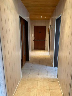 4-Zimmer Erdgeschoss-ETW in Laatzen
mit PKW-Stellplatz
Seniorengerechtes Wohnen möglich