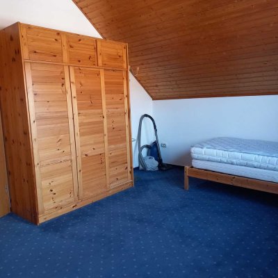 Attraktive 2-Zimmer-Dachgeschosswohnung in Freudental  mit schöner Aussicht!   Nur für Pendler