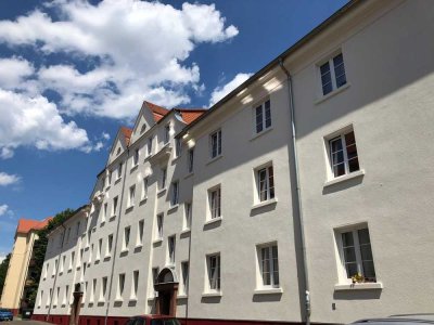 Großzügige 2 Zimmer Wohnung mit Wohnküche und Loggia