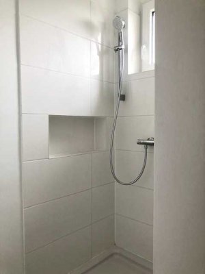 Gut geschnittene 2­ Zimmer ­ Wohnung mit Stellplatz im Hof !