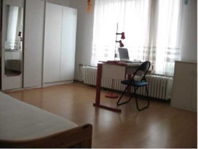 Für Studierende, NR: 3ZKDB in WG mit Balkon und Einbauküche in der PBer Südstadt