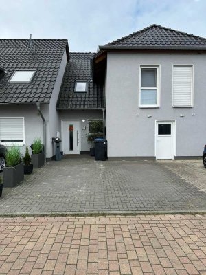 Modern & Gemütlich: Familienfreundliches Reihenmittelhaus in Wendschott mit Traumgarten