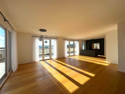 Penthouse mit hochwertiger EBK, Terrasse, Fußbodenheizung, Aufzug & Tiefgaragenstellplatz