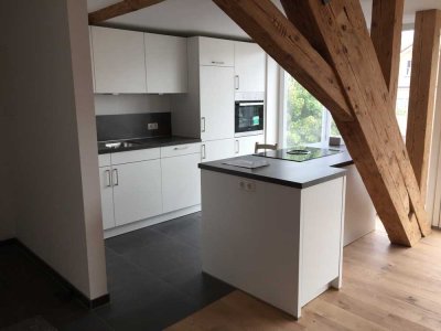 Altstadt LL: 90qm 3-Zi.-DG-Whg. mit Süd-Balkon & Aufzug
