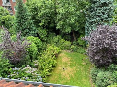 Schlossbezirk, ruhige 77 qm Wohnung mit grossem,  alt eingewachsenen Garten zur Alleinbenutzung.