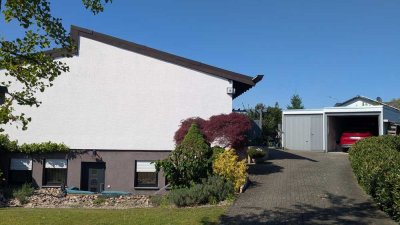 Einfamilienhaus mit Einliegerwohnung und großem Garten in ruhiger Lagee