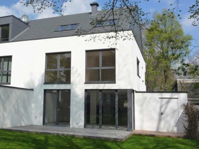 Exklusive, neuwertige Immobilie in privilegierter Ortskern-Lage von Kaiserswerth!