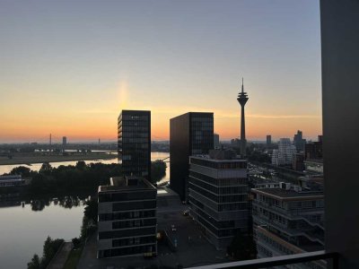 Düsseldorf zu Füßen - Hochwertige 3 Zimmer Wohnung im Win Win