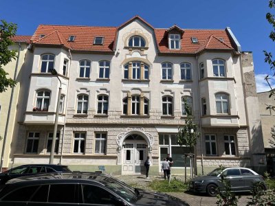 3 Zimmer im Altbau- Renditeobjekt - Besichtigungen am 02.04. möglich