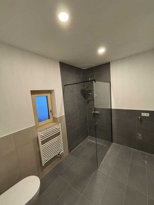Kernsanierte Wohnung mit Wintergarten (Barrierefrei / Neue EBK)